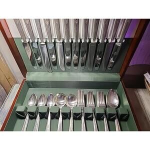 52 Piece Oneida Tudor Silverware Set Twin Star Stainless Steel. With Wood Box